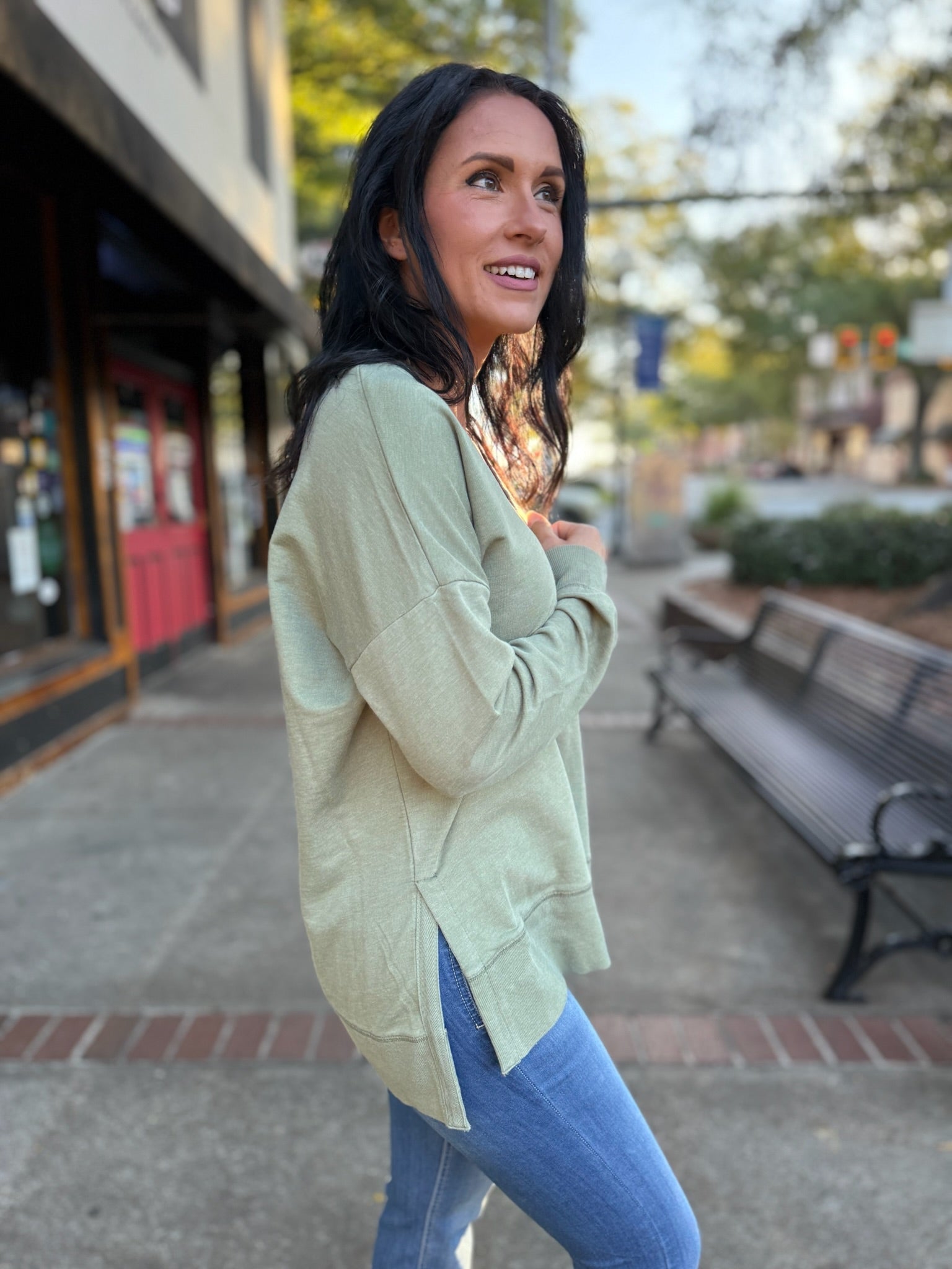 Modern V-Neck Weekender - Avocado