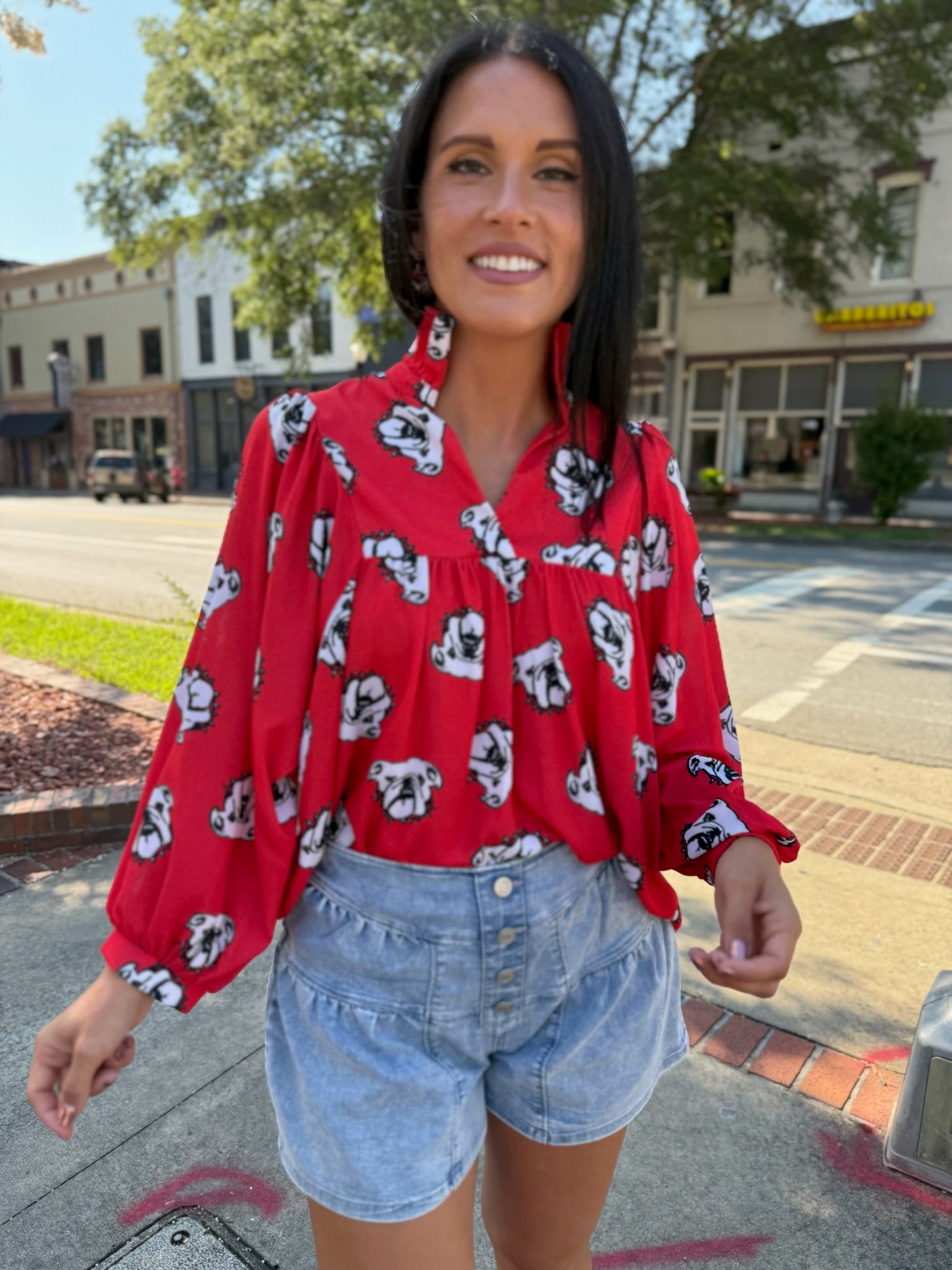 Bulldog Morgan Ruffle Color Top