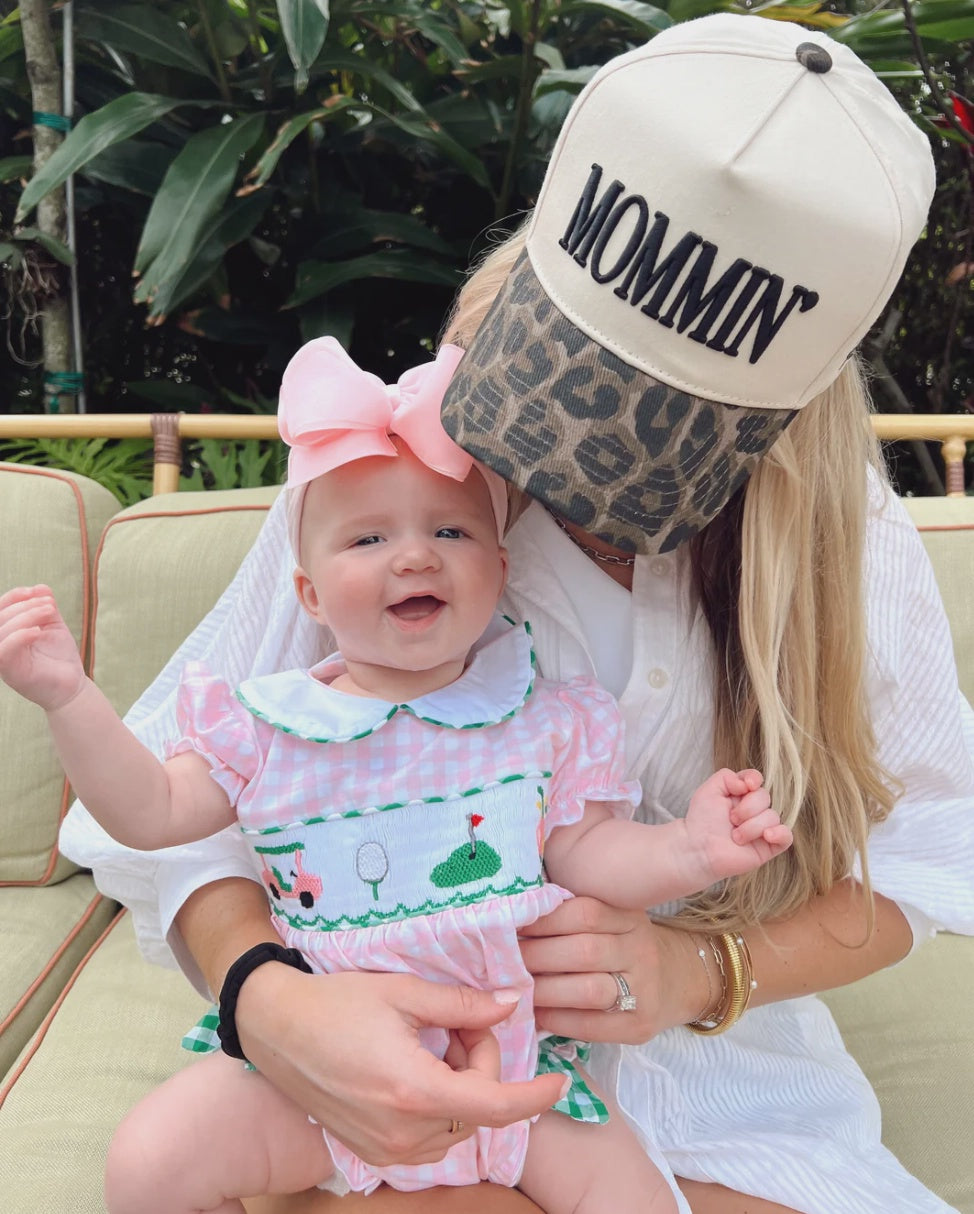 Mommin' - Black Cheetah Vintage Trucker Hat